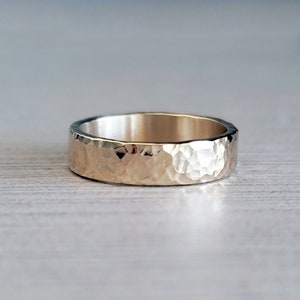 Waterfall Hammered Gold Ring. Wedding Band in Solid 14k Yellow or Rose Gold. Matte or High Polish Textured Finish, Choose 3mm, 4mm, or 5mm.