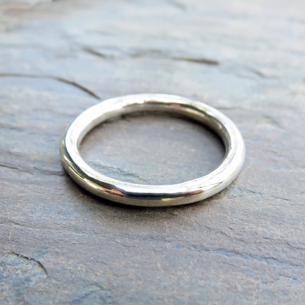 Thick Full Round Ring in Sterling Silver, Perfect Circle Heavy Simple Wedding Band, 2.5mm Silver Ring in Matte or High Polish Halo Ring