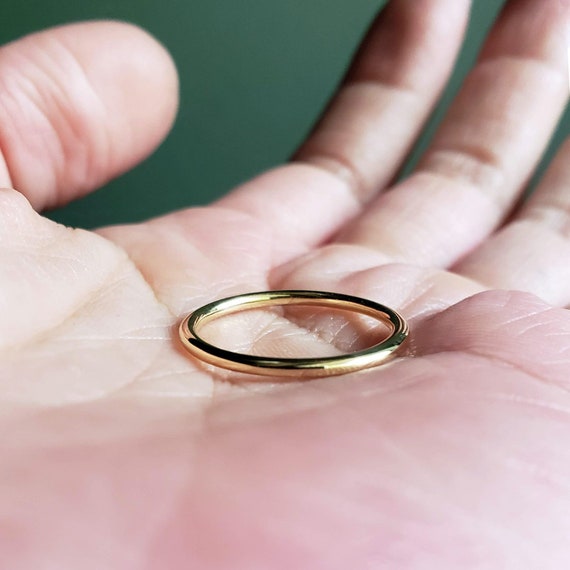 Solid 18k Gold Wedding Band in Smooth Hammered or Matte Finish