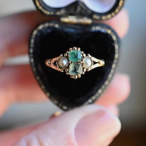 Antique 18k Gold Georgian Period Natural Emerald & Pearl Ring - size 6.5