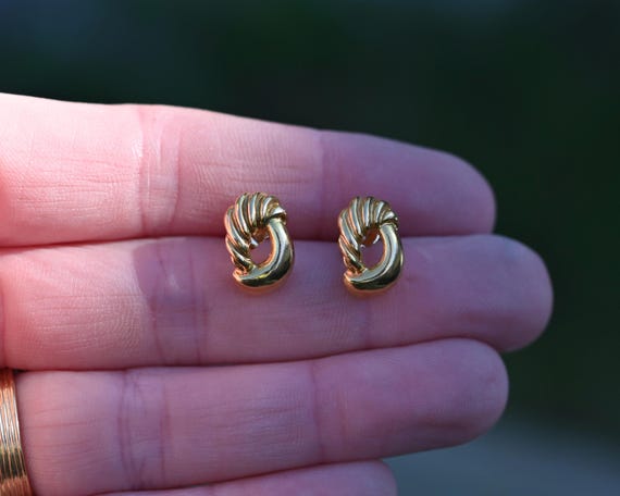 Vintage 14k Gold Knot Classic Style Stud Earrings