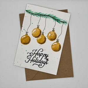 Assortiment de cartes de Noël peintes à la main : motif aquarelle de boule avec des paillettes, joyeuses fêtes