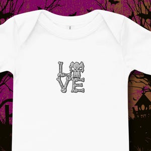 Macacão Love para Bebê Gótico – Body com Letras de Osso Esqueleto e Detalhe de Caveira, Presente de Chá de Bebê Engraçado e Assustador - Roupas Alternativas para Bebês para Pais Assustadores