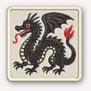 Parche de dragón alado, diseño bordado en negro, verde y rojo, para planchar o con velcro.