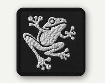 Embroidered Tree Frog Patch – Silent Observer, Creepy-Cute Iron-On Applique