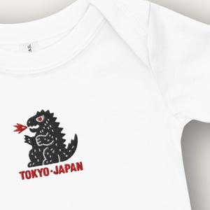ゴジラ ベビーロンパース – 刺繍入り怪獣ベビーボディスーツ | 東京 日本 木版画風 | モンスター衣装