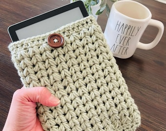 Handmade Crochet Kindle Paperwhite Sleeve – Sage Green, 6.8 inch