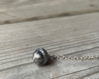 Pendentif gland en argent, provenant de forêts anciennes en Suède