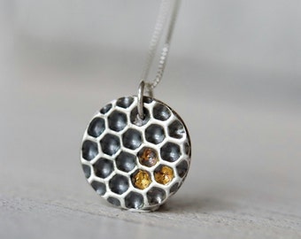Collier en nid d'abeille argent massif avec des détails de miel d'or, chaîne de boîte d'argent sterling incluse, bijoux de nid d'abeille