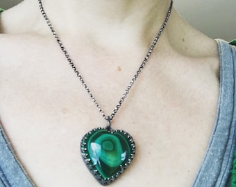 Pierre verte de collier de coeur, collier de coeur de malachite argent sterling, bijoux de valentines, bijoux gothiques, cadeau pour elle, bijoux d'OOAK