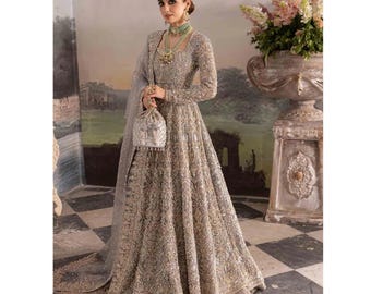 Último vestido maxi pakistaní-indio, lehenga choli de diseñador para bodas, ceremonias Nikkah y Mehndi, y conjuntos de salwar kameez para invitadas a fiestas.
