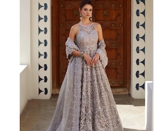 Abito lungo pakistano Nikkah personalizzato, Lehnga choli da sposa punjabi di design, abito da invitata per festa di fidanzamento Mehndi, abito indiano