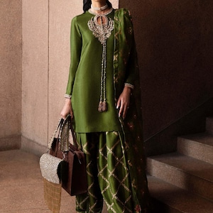 Pakistani farshi shalwar kameez wedding dress handmade mehndi outfit Maria B style