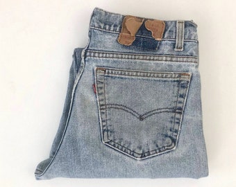 Vintage 80's Levi's 550, Distressed Jeans, Relaxed Fit, Denim (W32)