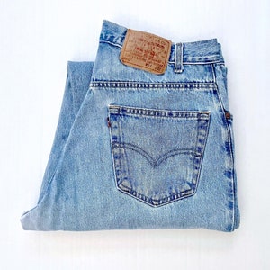 Vintage Men&#39;s Y2K Levis 560 Jeans, Loose Fit, Denim (W33)
