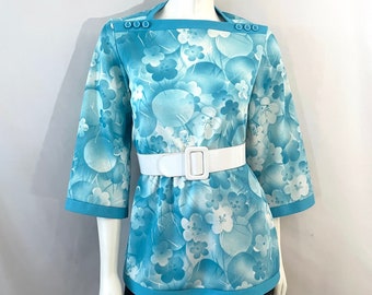 Túnica de poliéster azul, blanca y con estampado floral de los años 70 de Montgomery Ward (M)