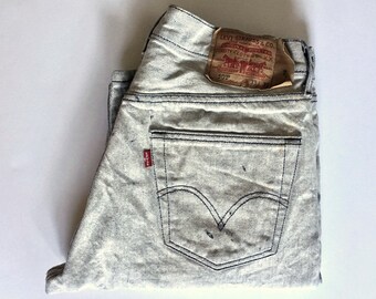 cream levi jeans