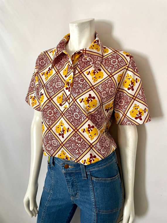 Vintage 70's White, Yellow, Floral, Short Sleeve,… - image 7