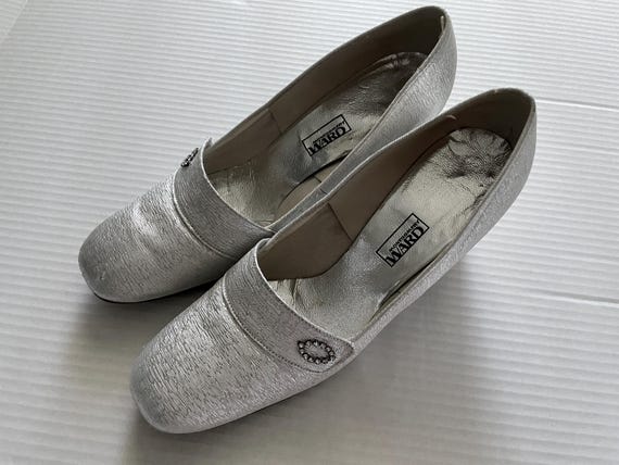 60's Mod, Silver Lame, Jeweled, Pumps (Size 8) - image 10