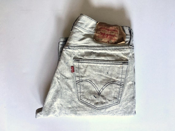 cream levis 501