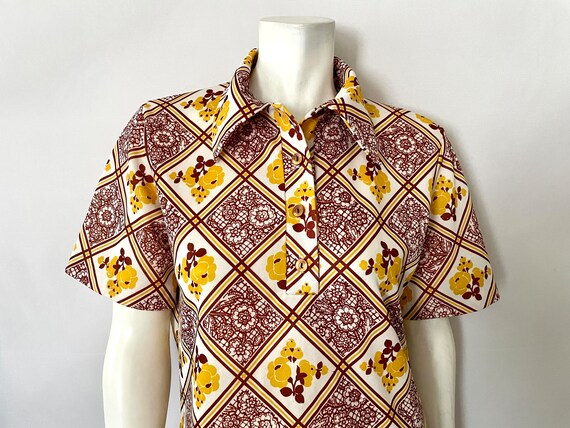 Vintage 70's White, Yellow, Floral, Short Sleeve,… - image 6