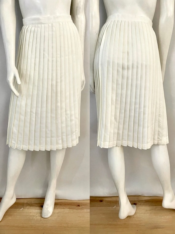 Vintage 60's White, Pleated, Full Skirt (Size 6)