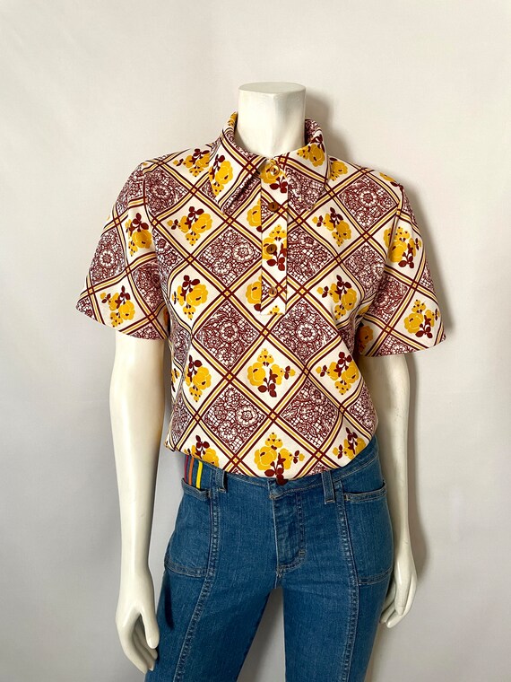 Vintage 70's White, Yellow, Floral, Short Sleeve,… - image 5