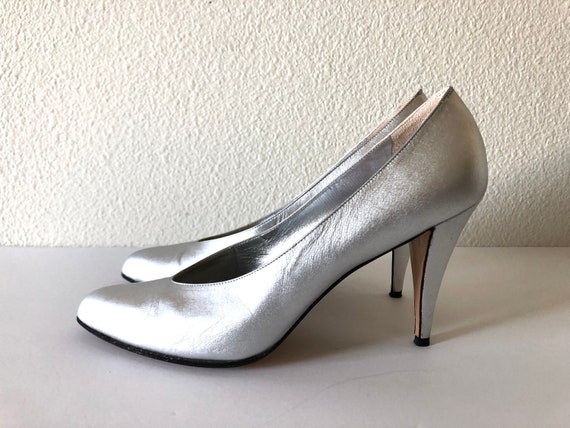 anne klein silver pumps