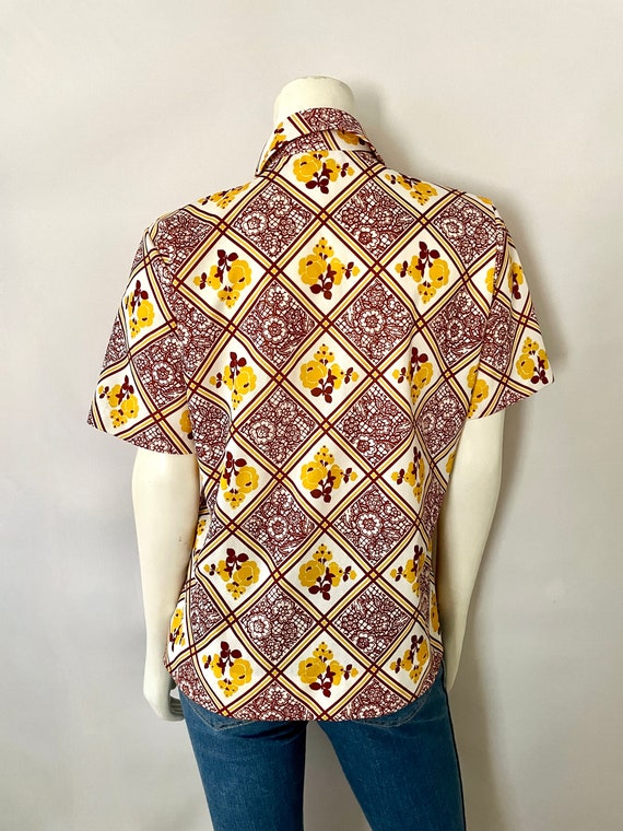 Vintage 70's White, Yellow, Floral, Short Sleeve,… - image 10