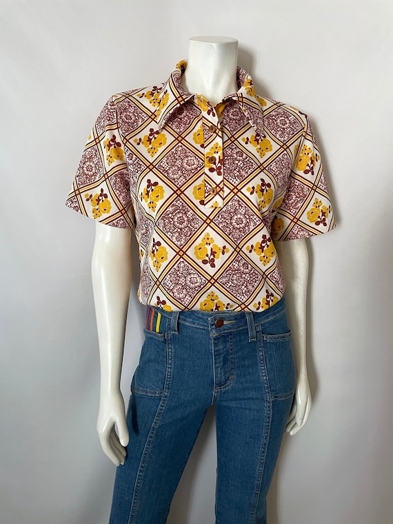 Vintage 70's White, Yellow, Floral, Short Sleeve,… - image 1