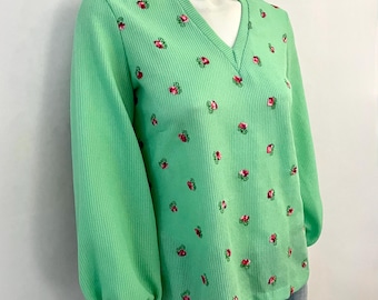 Blusa verde estilo anos 70, com estampa floral costurada, manga raglan (M)