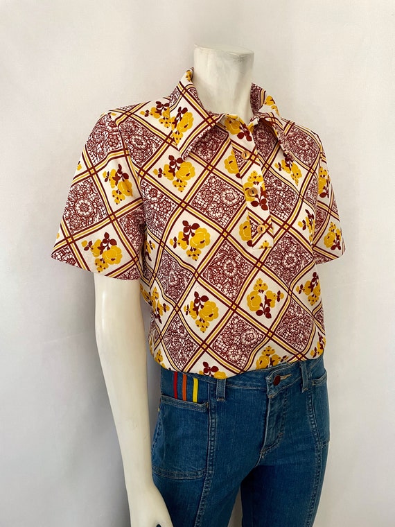 Vintage 70's White, Yellow, Floral, Short Sleeve,… - image 3