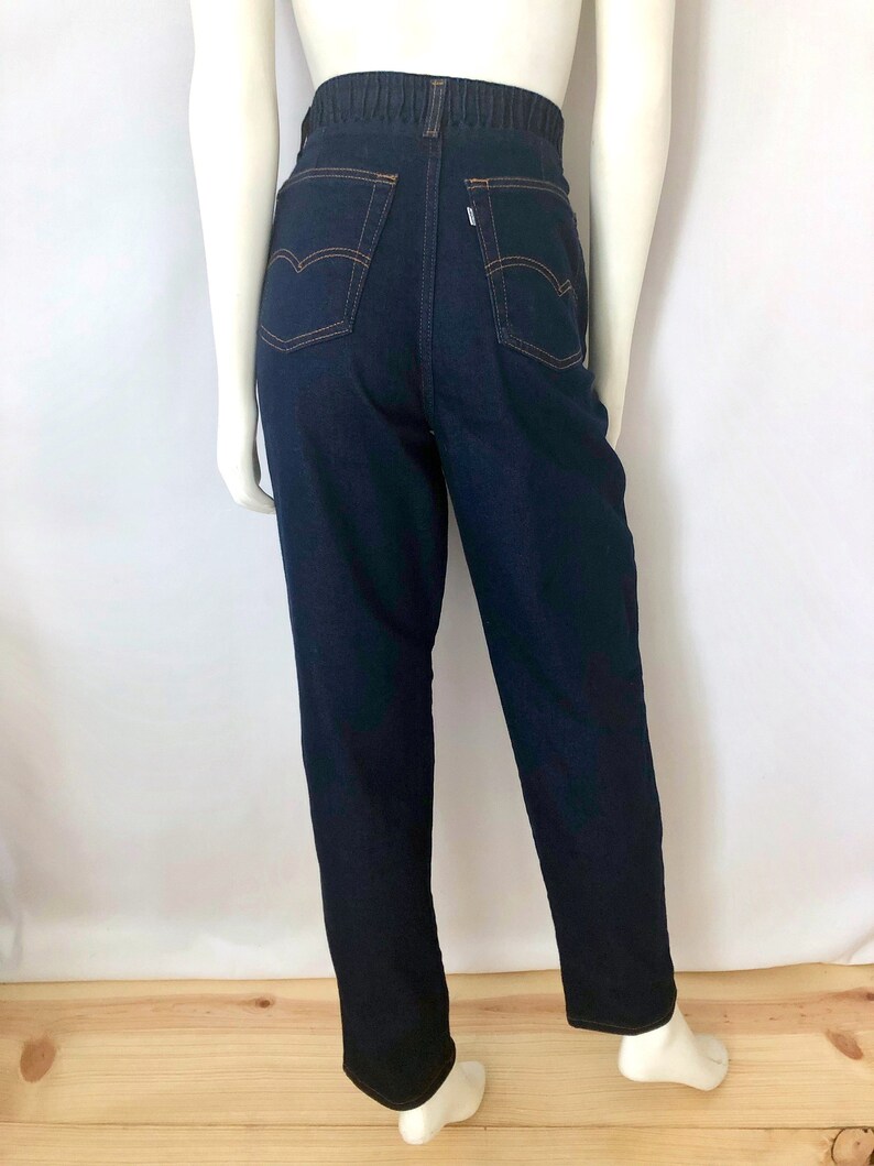 levi's white tab