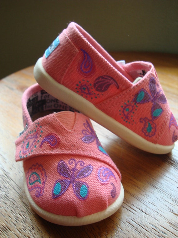 Items similar to Pink, paisley, and butterflys- hand painted tiny TOMS ...