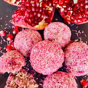 Bag of 8 Vegan, Gluten-Free & Sugar-Free Energy Balls (25g each ball)