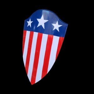 Puede incluir: Un escudo rojo, blanco y azul con cinco estrellas blancas. El escudo tiene la forma de un escudo her&aacute;ldico tradicional.