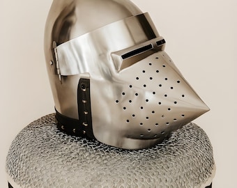 Middeleeuwse maliënkolderhelm met varkensgezicht: LARP-kostuum Crusader Knight