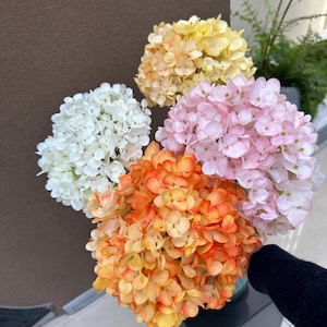 Silk Hydrangea Stem: Realistic Dutch Floral Arrangement