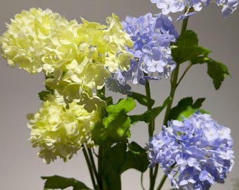 Stelo di ortensia Real Touch: composizione floreale in seta blu e giallo
