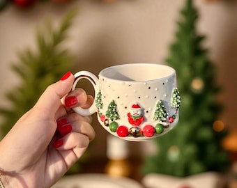 Handgemachte Weihnachtstasse mit Schneemann und Baum Details, Keramik Kaffeetasse 24K Gold