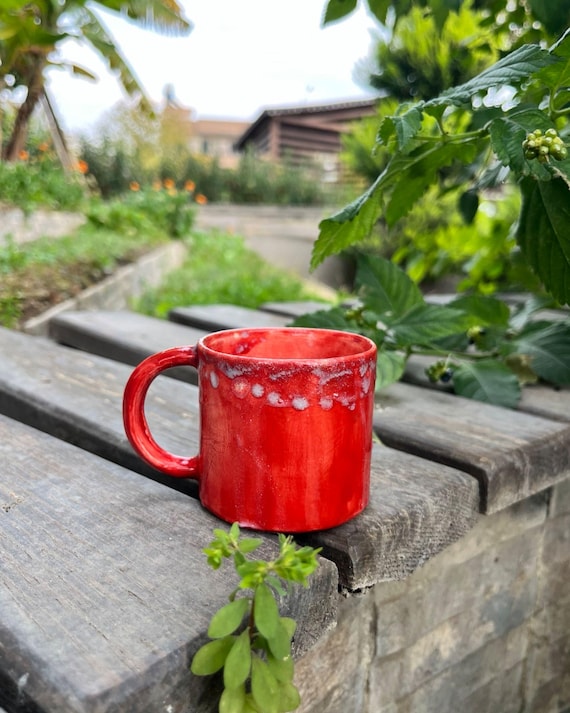 Rote Kaffeetasse, handgemachte Keramiktasse, einzigartiges Keramikgeschenk
