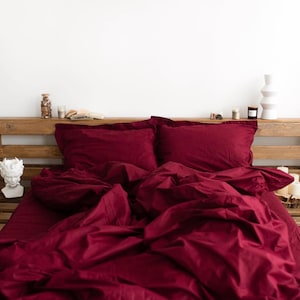 Burgundy Bed Set: Bedding with Sheet, Duvet Cover and 2 Pillowcases
