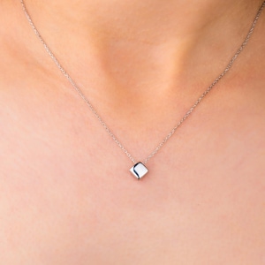 Minimalistische quadratische Halskette, Geometrischer Anhänger aus Silber und Gold, Geschenk für Sie, handgemachte Halskette, Muttertagsgeschenk