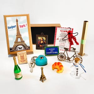 Coffret de miniatures de Paris pour un voyage au creux de la main ! Box cadeau "Bonjour Paris !" Annonce ou souvenir de voyage