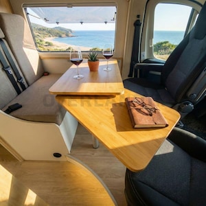 Mesa doble para camper o autocaravana de bambú con pie giratorio