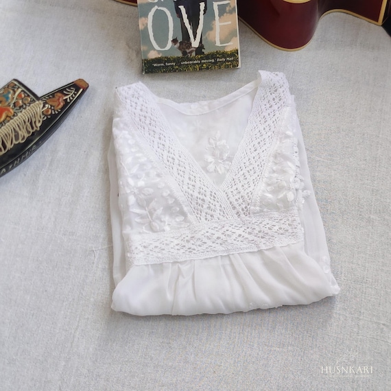 Noor-e-Nazaakat | Chikankari Short Kurti (100% Hand Embroidered)