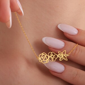 Family Birth Flower Necklace Gold, Silver, Rose Gold Dainty Birth Flower Bouquet Necklace Mothers Day Gifts for Mother Jewelry Gift for Wife