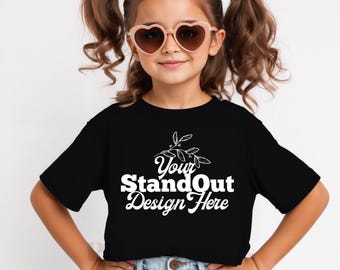 Bella Canvas 3001Y Schwarz Tshirt Mockup , schwarz 3001Y junges Mädchen Modell Mock-Up, Bella Canvas Kinder schwarz T-Shirt Trendy Oversized passen Mockup
