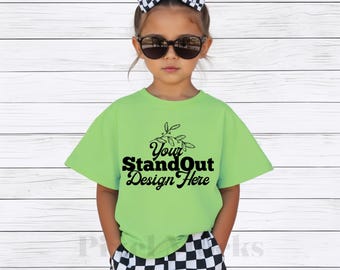 Gildan 5000B Lime Jugend Mädchen Tshirt Mockup, Baumwoll Shirt Trendy Mädchen Modell POD Hochwertige Bekleidung Mockup, G5000B Sommer Mockup