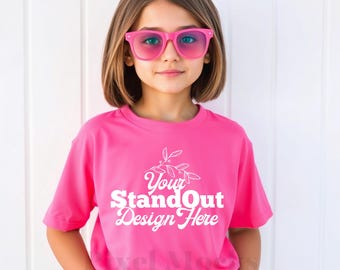 Maqueta de camiseta rosa neón para jóvenes Comfort Colors 9018, maqueta de camiseta rosa neón para niñas CC9018, maqueta de camisa infantil Trendy CC9018